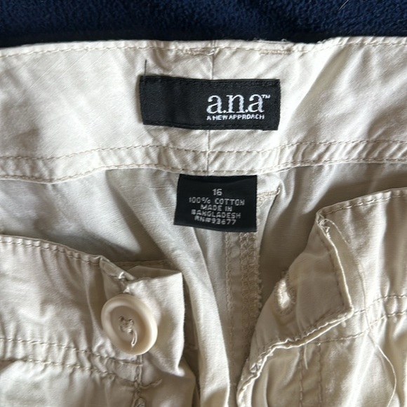 Ana cream color Capri - Picture 2 of 4